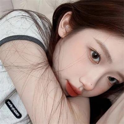 今日吃瓜热搜榜 - 某男演员深夜出入女网红住所，被拍全程